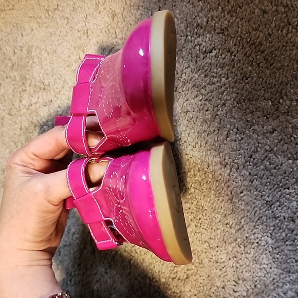Very cute pink butterfly shoes size 10 - Picture 8 of 8